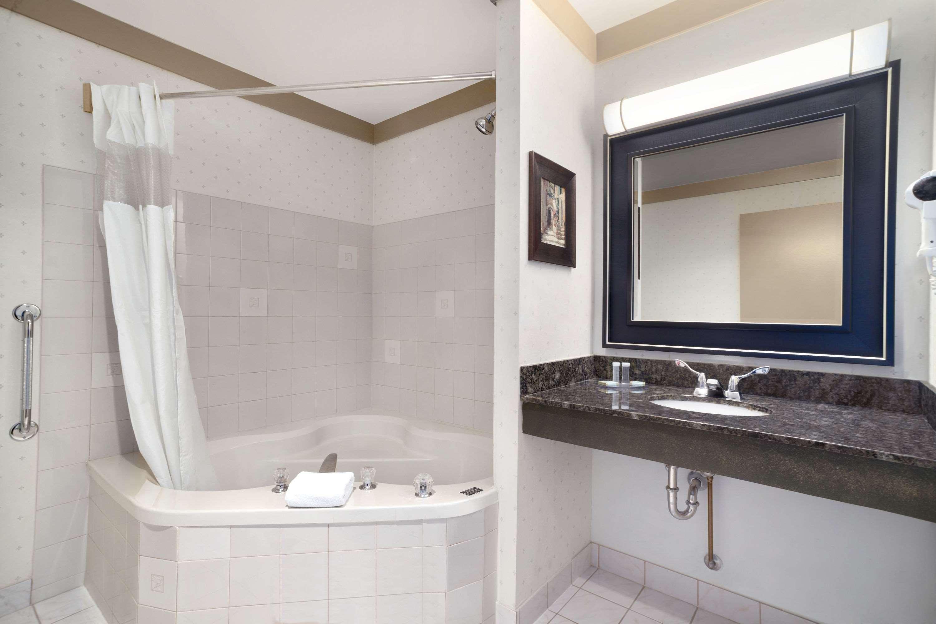 Days Inn & Suites By Wyndham Sault Ste. Marie On Dış mekan fotoğraf