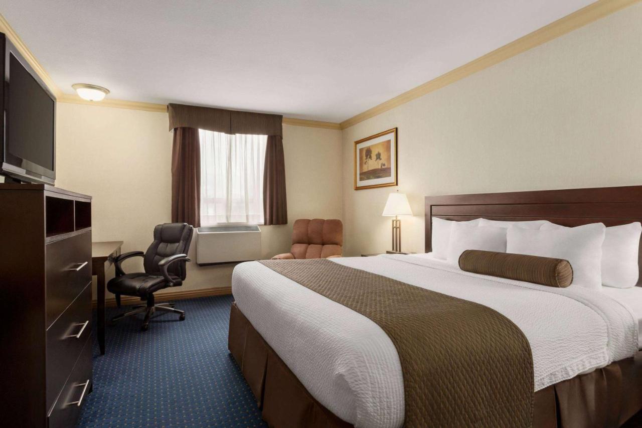 Days Inn & Suites By Wyndham Sault Ste. Marie On Dış mekan fotoğraf