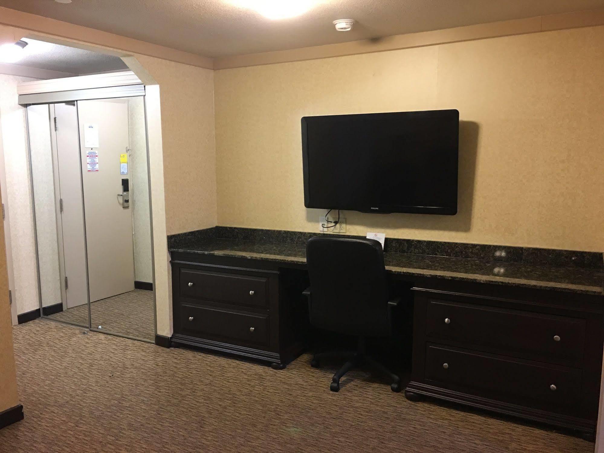 Days Inn & Suites By Wyndham Sault Ste. Marie On Dış mekan fotoğraf