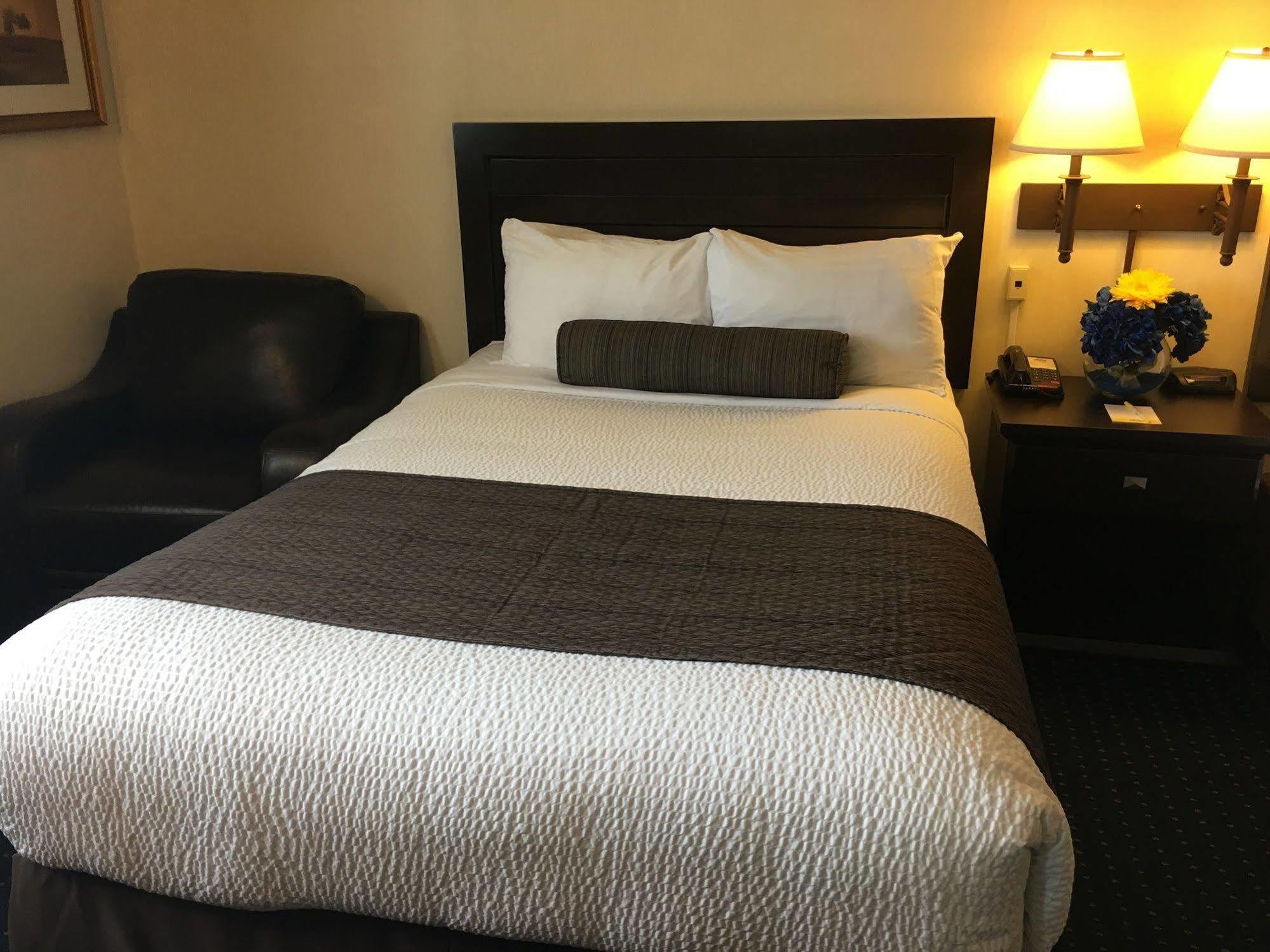 Days Inn & Suites By Wyndham Sault Ste. Marie On Dış mekan fotoğraf