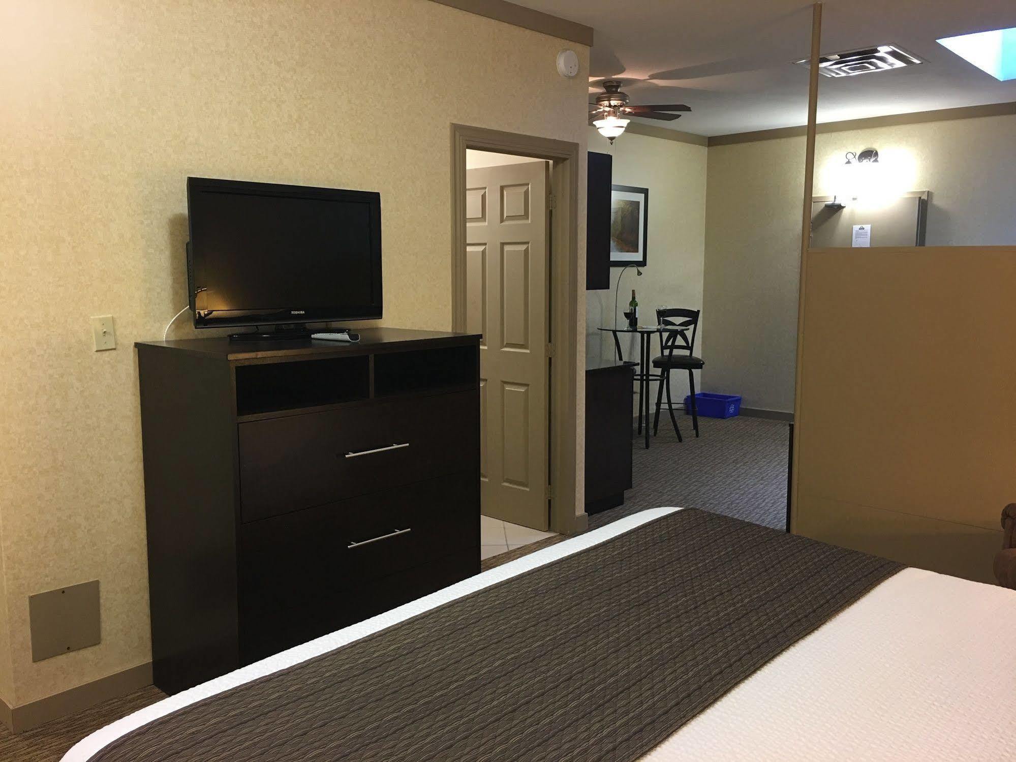 Days Inn & Suites By Wyndham Sault Ste. Marie On Dış mekan fotoğraf