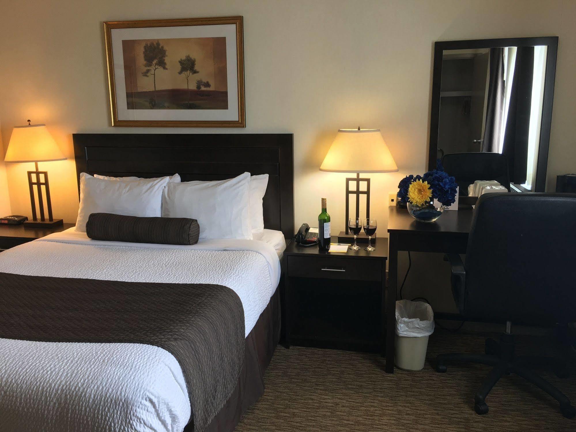 Days Inn & Suites By Wyndham Sault Ste. Marie On Dış mekan fotoğraf