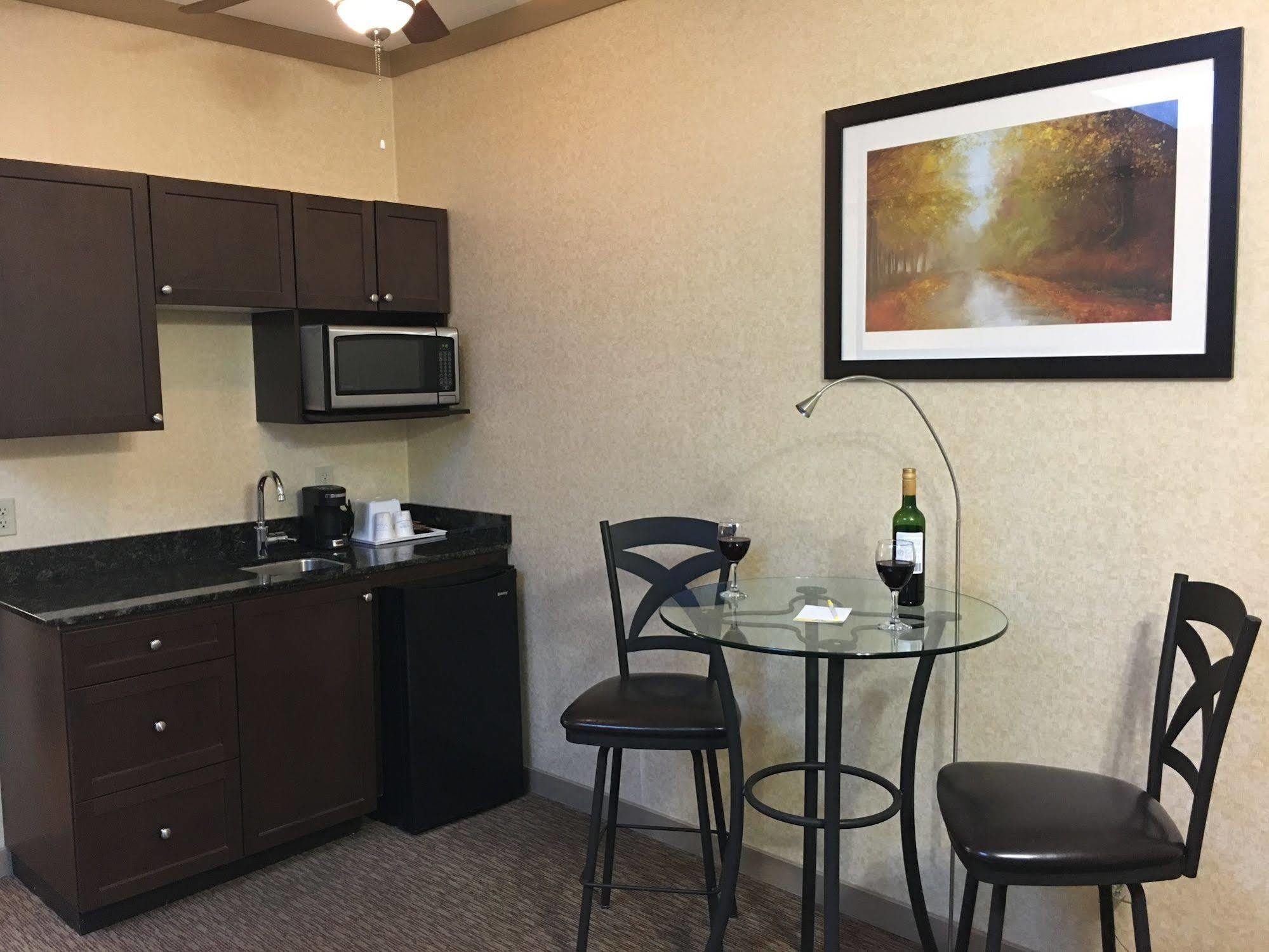 Days Inn & Suites By Wyndham Sault Ste. Marie On Dış mekan fotoğraf