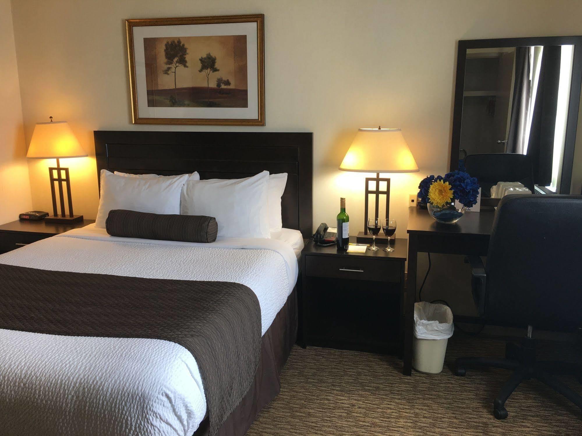 Days Inn & Suites By Wyndham Sault Ste. Marie On Dış mekan fotoğraf