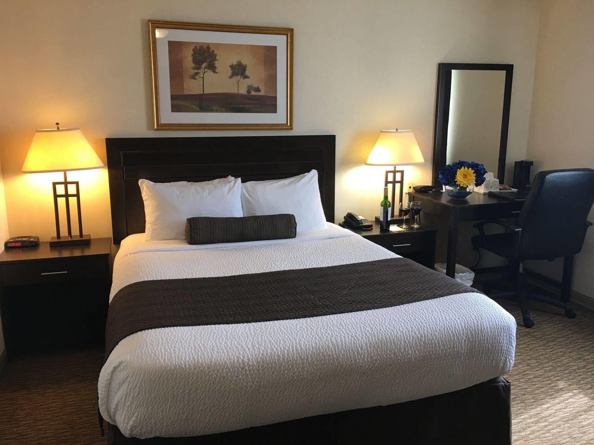 Days Inn & Suites By Wyndham Sault Ste. Marie On Dış mekan fotoğraf